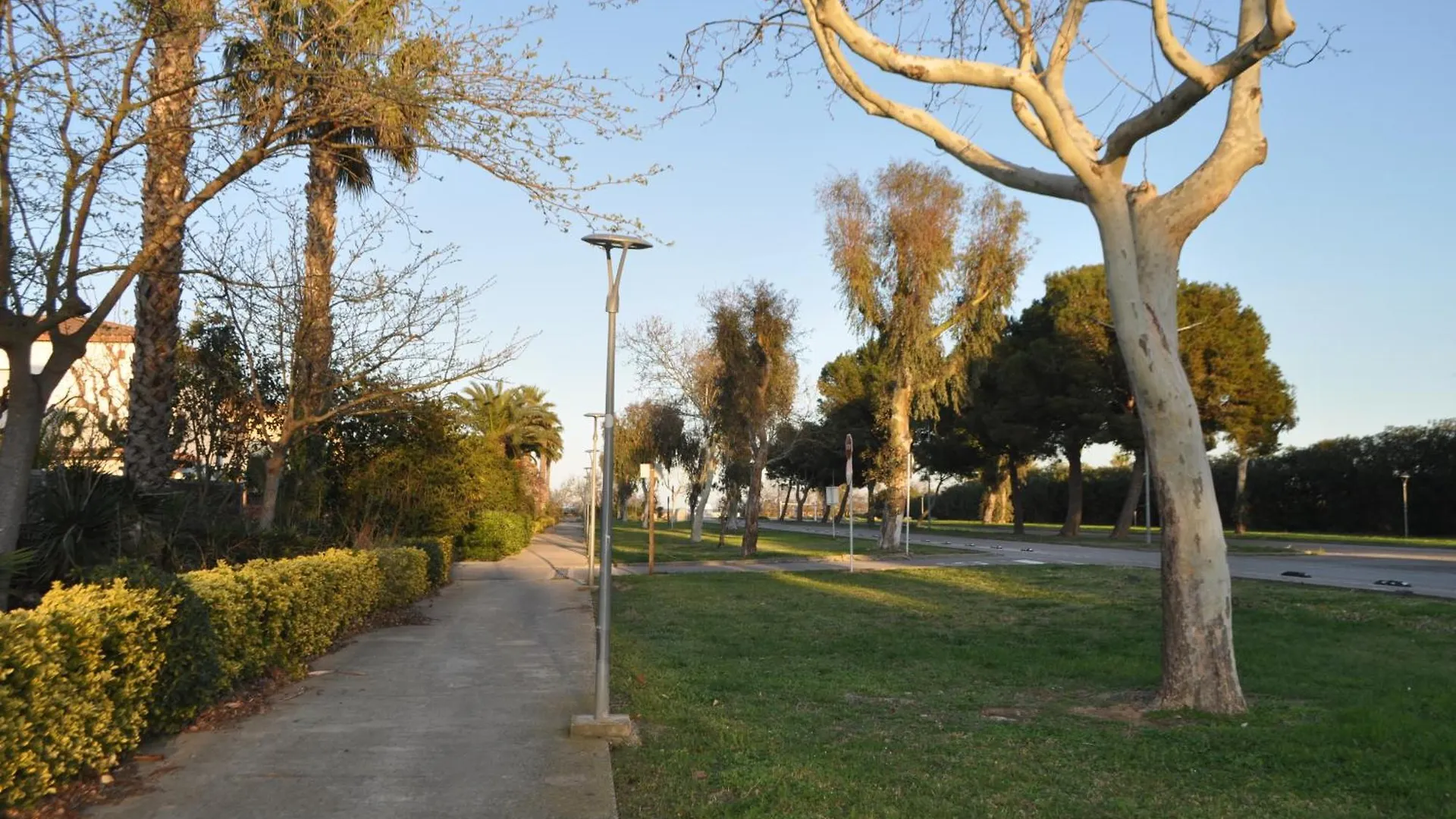 Near Beach Sant Pere Pescador 0*,