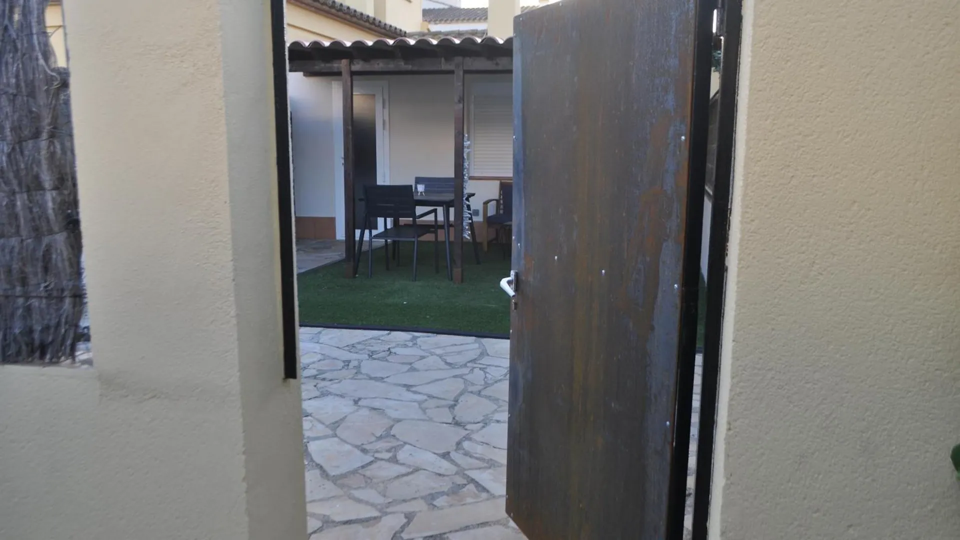 Near Beach Sant Pere Pescador Apartament